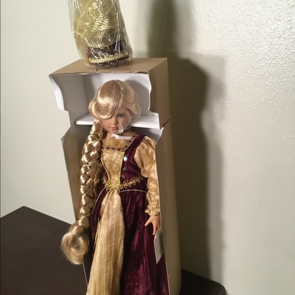 Rapunzel 18” DOLL IN THE BOX - Picture 1 of 8